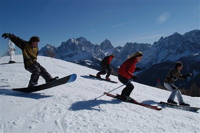 Skifahren und Snowboarden